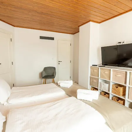 House Ema 4 * בנסקו