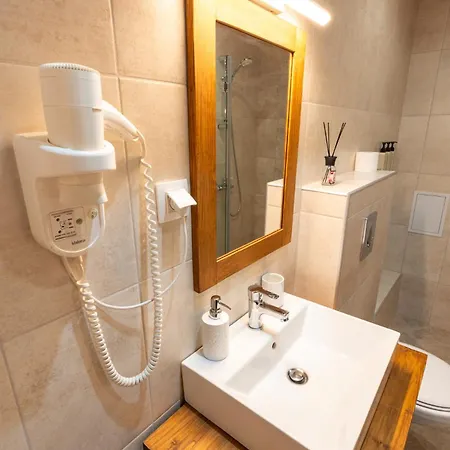 Apartament House Ema 4 *